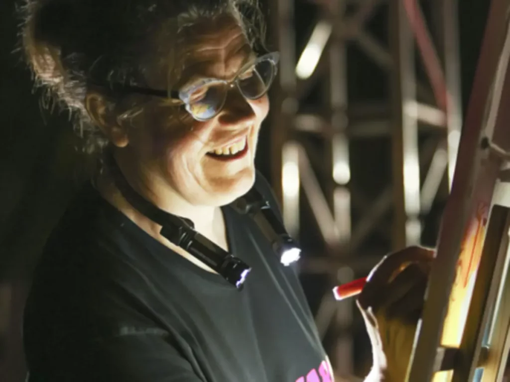 Portrait de Carole Tournier en plein live painting