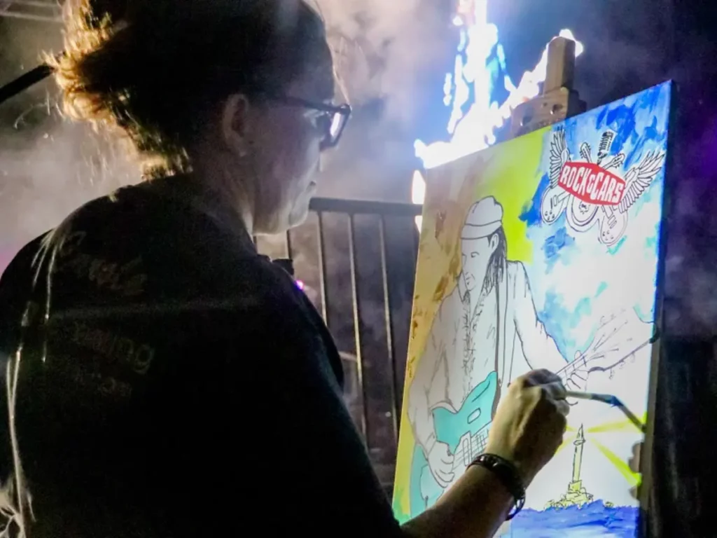 Carole Tournier en train de peindre l'artiste Rod Barthet