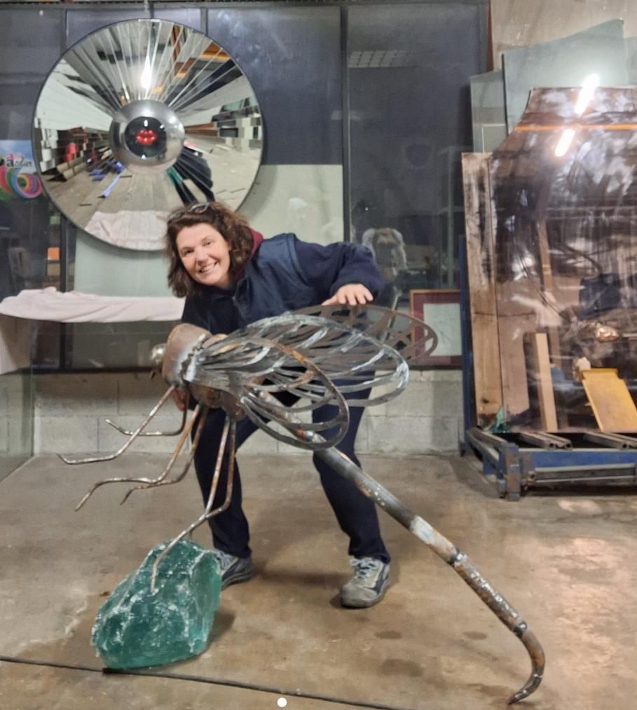 Josiane, sculpture de métal, en partie forgé, de Carole Tournier artiste multi talents.